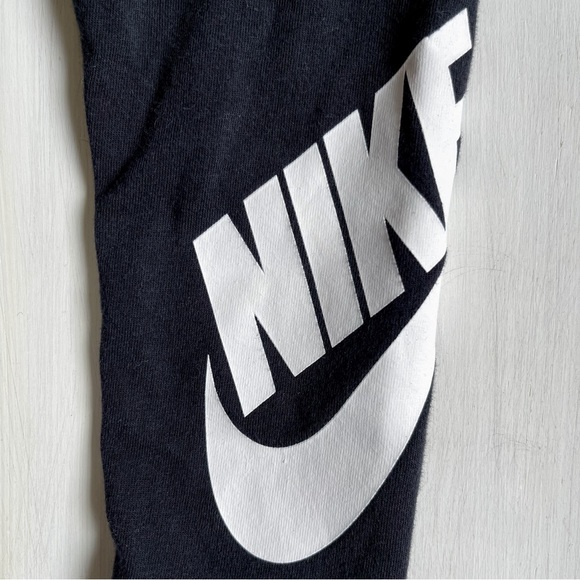 Nike swoosh leggings (size 2T) - Picture 4 of 7